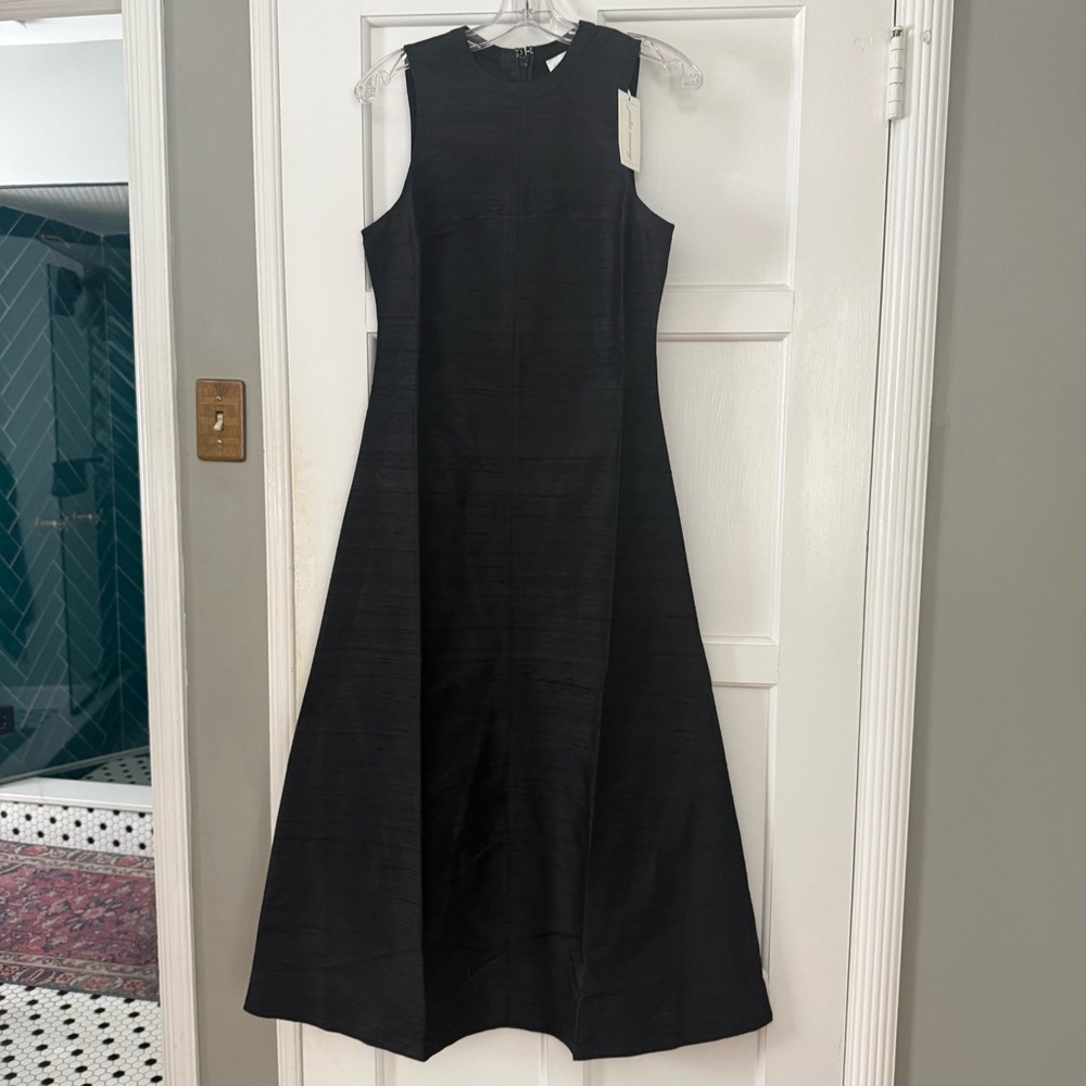 Sleek Black Maxi Dress - Minimal Sleeveless Design - Picture 4 of 7